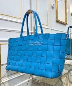 Replica Bottega Veneta BV Medium Tote In Maxi Intreccio 576828 Sky Blu 2