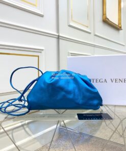 Replica Bottega Veneta BV The Pouch 20 in Metallic Nappa 585852 Sky Bl