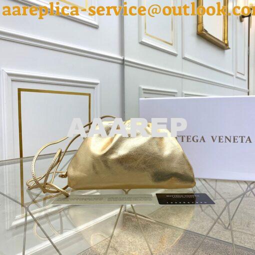 Replica Bottega Veneta BV The Pouch 20 in Metallic Nappa 585852 Oro