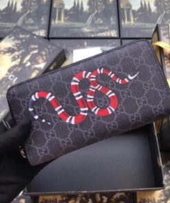 Replica Gucci Zip Around Wallet In Black Kingsnake Print GG Supreme 2