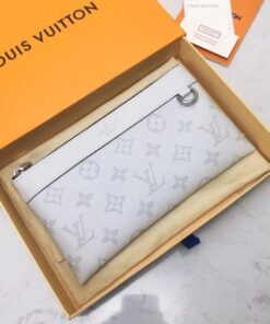 Replica Louis Vuitton Discovery Pochette Taigarama Antarctica M30279 BLV1060 2