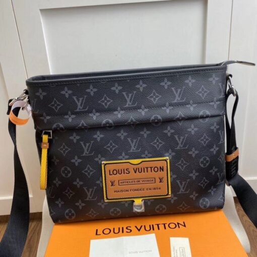 Replica Louis Vuitton Besace Zippee Monogram Eclipse M45216 BLV909 3