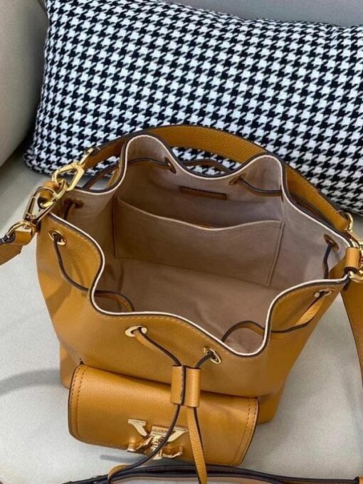 Replica Louis Vuitton Brwon Lockme Bucket Bag M57689 BLV732 4