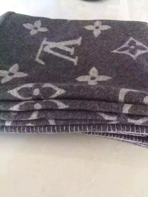 Replica Louis Vuitton Monogram Blanket M75549 2