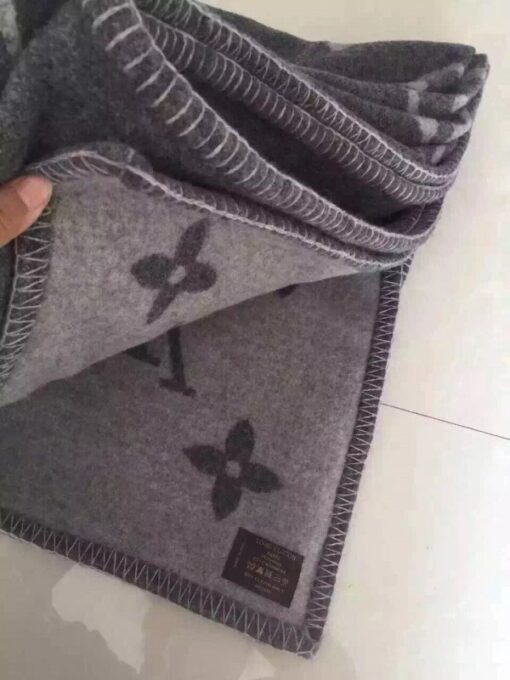 Replica Louis Vuitton Monogram Blanket M75549 4