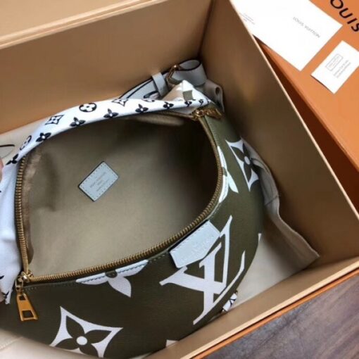 Replica Louis Vuitton Bumbag Giant Monogram Canvas M44611 5