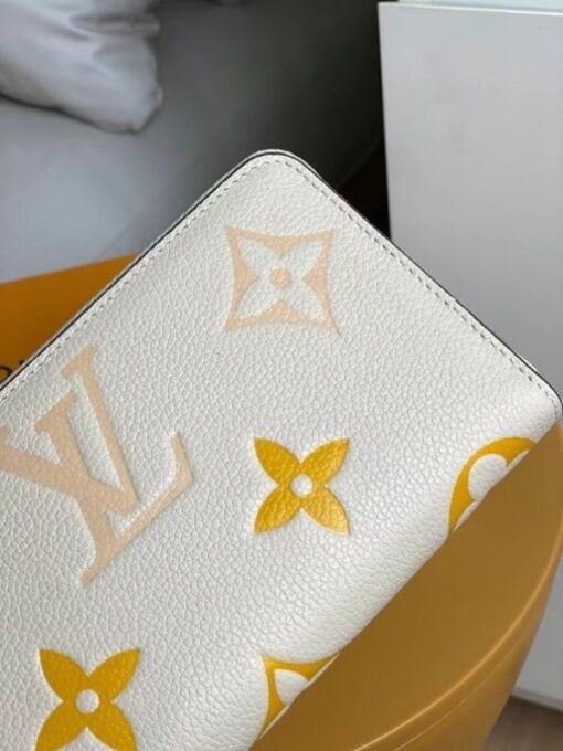 Replica Louis Vuitton Zippy Wallet The Pool M80402 2