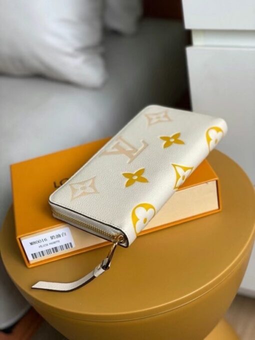 Replica Louis Vuitton Zippy Wallet The Pool M80402 5