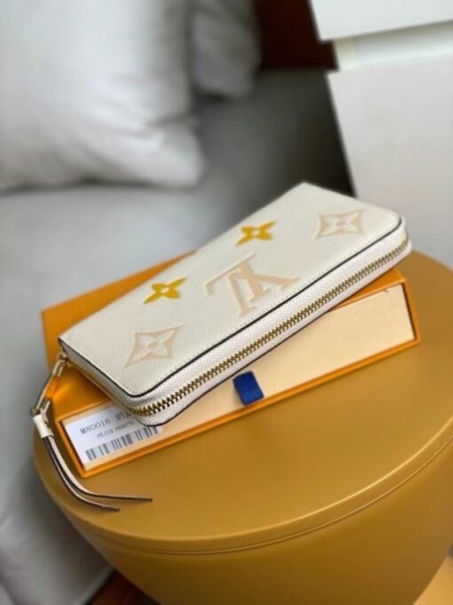 Replica Louis Vuitton Zippy Wallet The Pool M80402 6