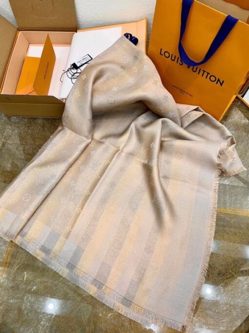 Replica Louis Vuitton So Shine Monogram Shawl M76337 7