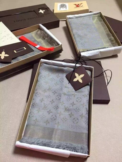 Replica Louis Vuitton Monogram Shawl M75121 2