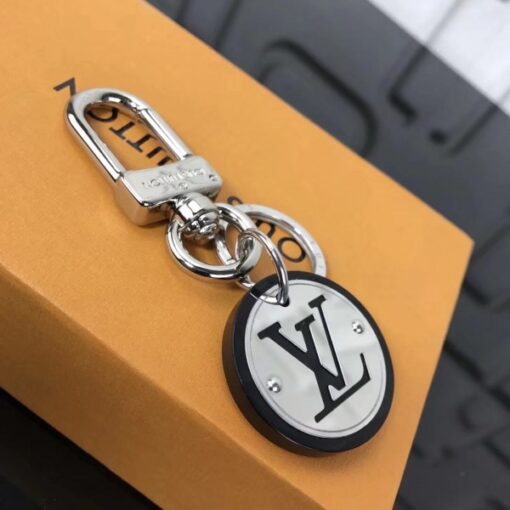 Replica Louis Vuitton LV Cut Circle Key Holder M67362 4