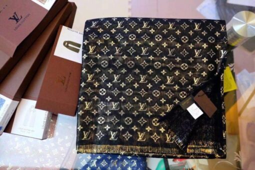 Replica Louis Vuitton Monogram So Glitter Stole M73938 3