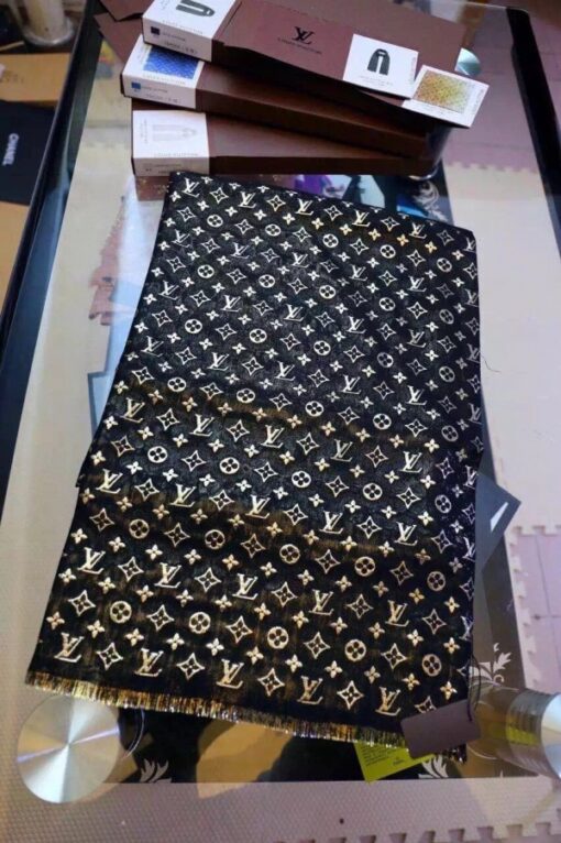 Replica Louis Vuitton Monogram So Glitter Stole M73938 6