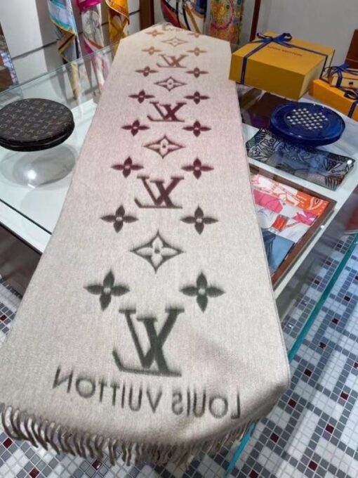 Replica Louis Vuitton Reykjavik Gradient Scarf M76881 6