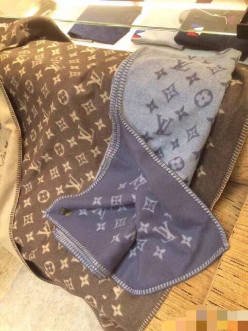 Replica Louis Vuitton Monogram Blanket M75548 2