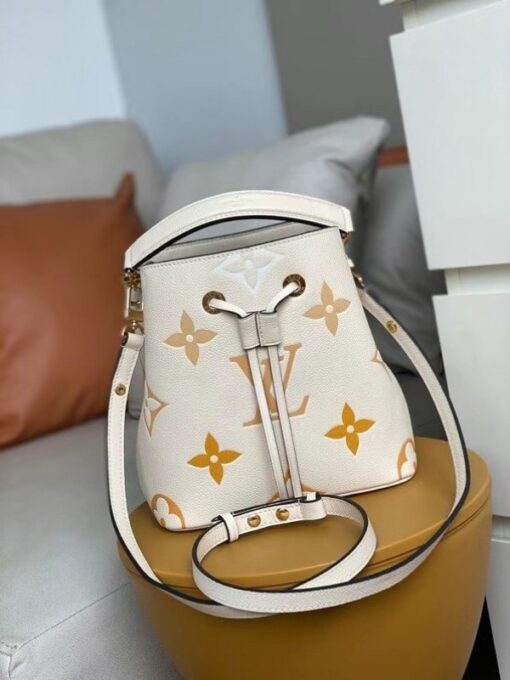 Replica Louis Vuitton Neonoe BB Bag By The Pool M45716 6