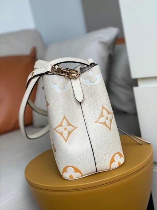 Replica Louis Vuitton Neonoe BB Bag By The Pool M45716 7