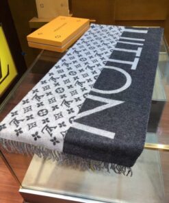 Replica Louis Vuitton Monogram Split Scarf M70924 2