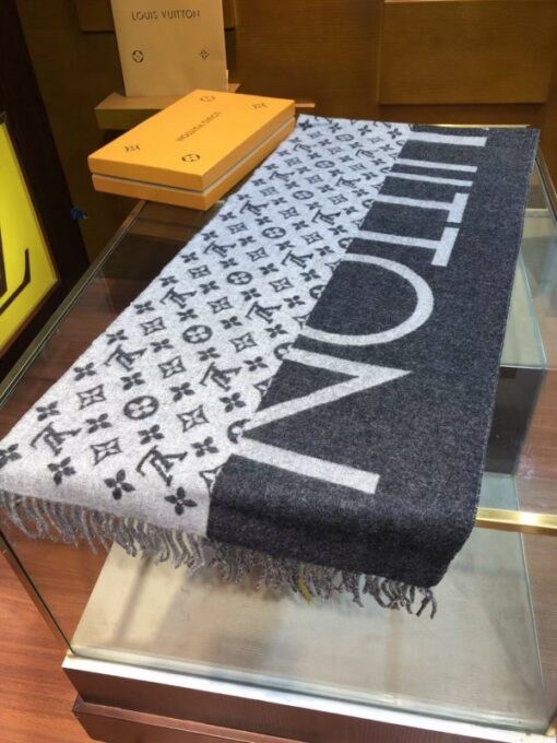 Replica Louis Vuitton Monogram Split Scarf M70924 2