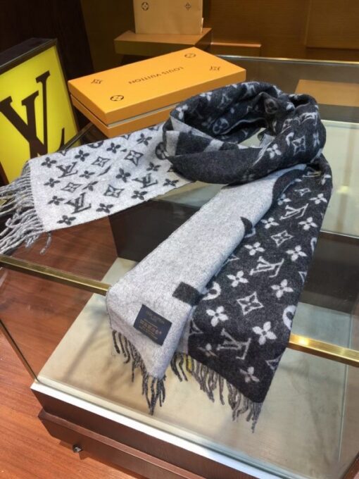 Replica Louis Vuitton Monogram Split Scarf M70924 4