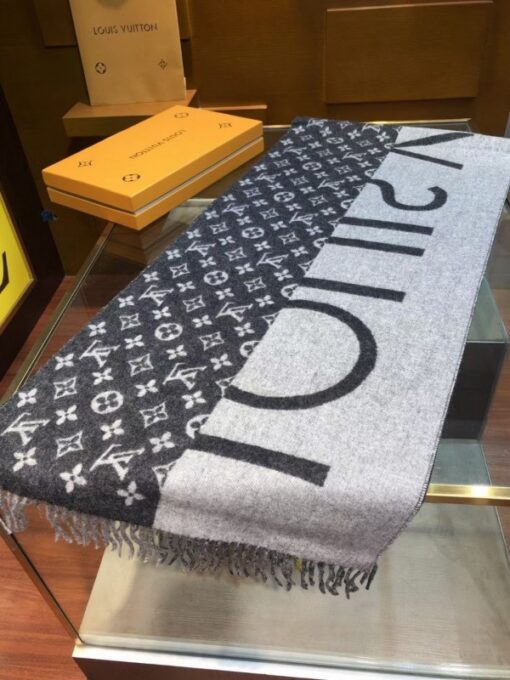 Replica Louis Vuitton Monogram Split Scarf M70924 7