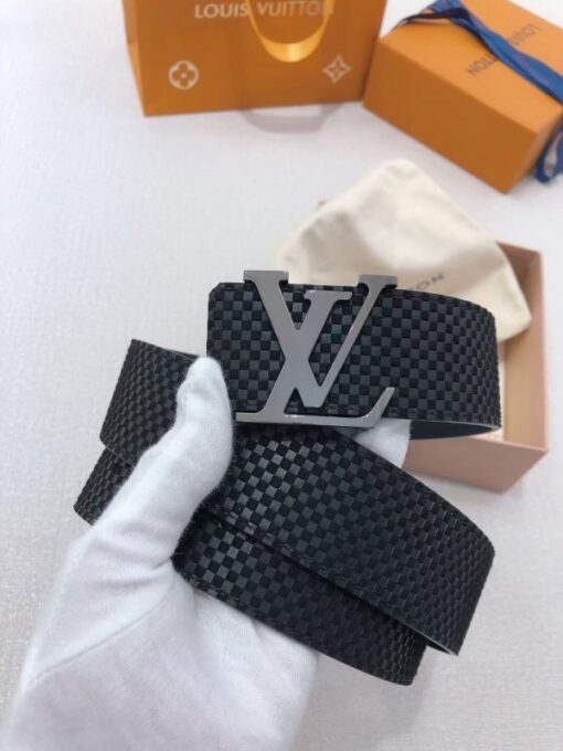 Replica Louis Vuitton LV Initiales 40MM Reversible Belt Suede M6875P 3