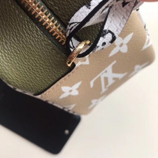 Replica Louis Vuitton Beach Pouch Giant Monogram Canvas M67610 8