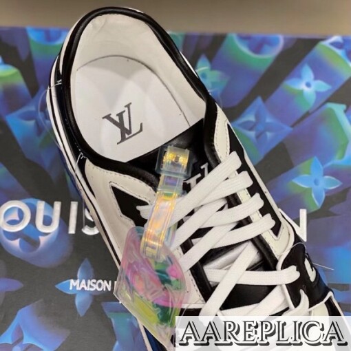 Replica Louis Vuitton LV Trainer Sneakers In Black/White Leather 4