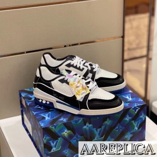 Replica Louis Vuitton LV Trainer Sneakers In Black/White Leather 7