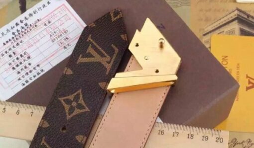 Replica Louis Vuitton Essential V Belt Monogram Canvas M9019W 4