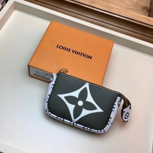 Replica Louis Vuitton Micro Pochette Accessoires Giant Monogram M67579 3