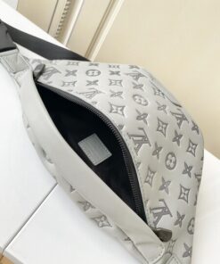 Replica Louis Vuitton Discovery Bumbag M46108 2