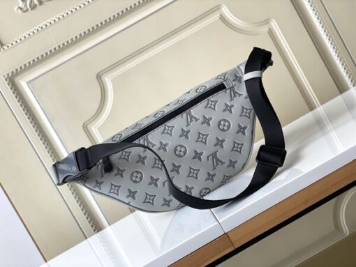 Replica Louis Vuitton Discovery Bumbag M46108 5