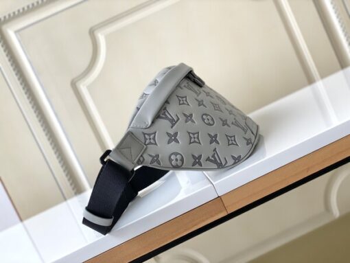 Replica Louis Vuitton Discovery Bumbag M46108 6