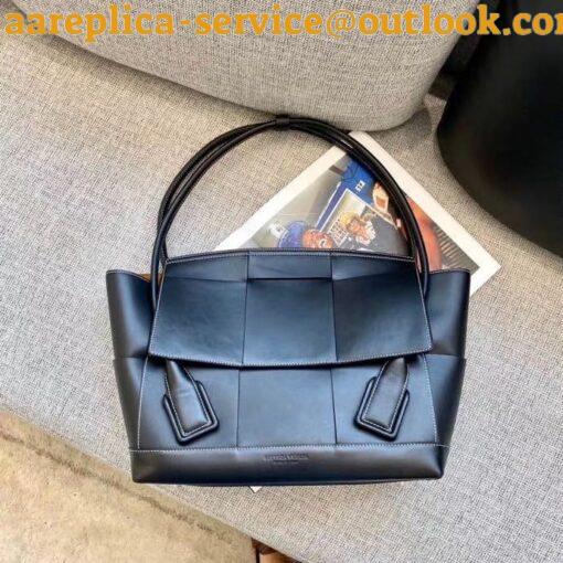 Replica Bottega Veneta Arco Medium Bag In Black Intrecciato Calfskin 11