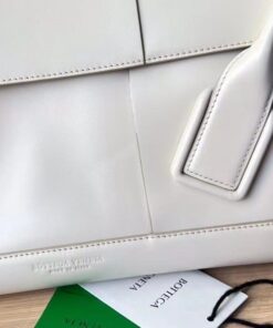 Replica Bottega Veneta Arco Medium Bag In White Intrecciato Calfskin 2