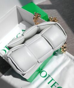 Replica Bottega Veneta Chain Cassette Bag In White Intrecciato Lambskin 2