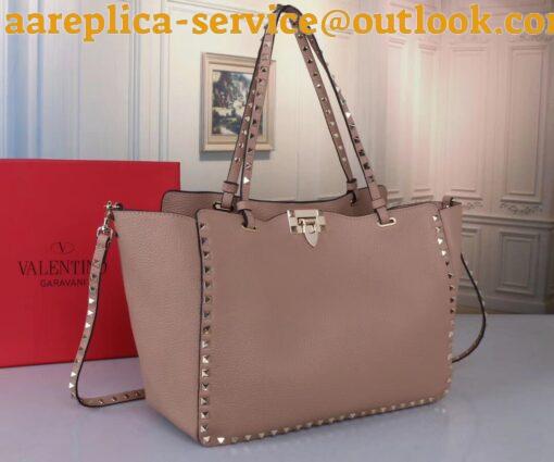 Replica Valentino Rockstud Medium Tote In Beige Grained Leather 23