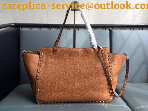 Replica Valentino Rockstud Medium Tote In Brown Grained Leather 19