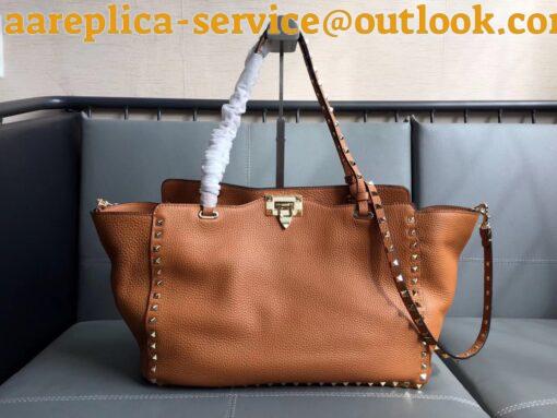 Replica Valentino Rockstud Medium Tote In Brown Grained Leather 25